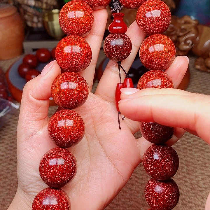 檀香紫檀（小叶紫檀）桃2.5手持红