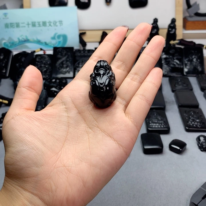 和田玉（墨玉）未镶嵌挂件