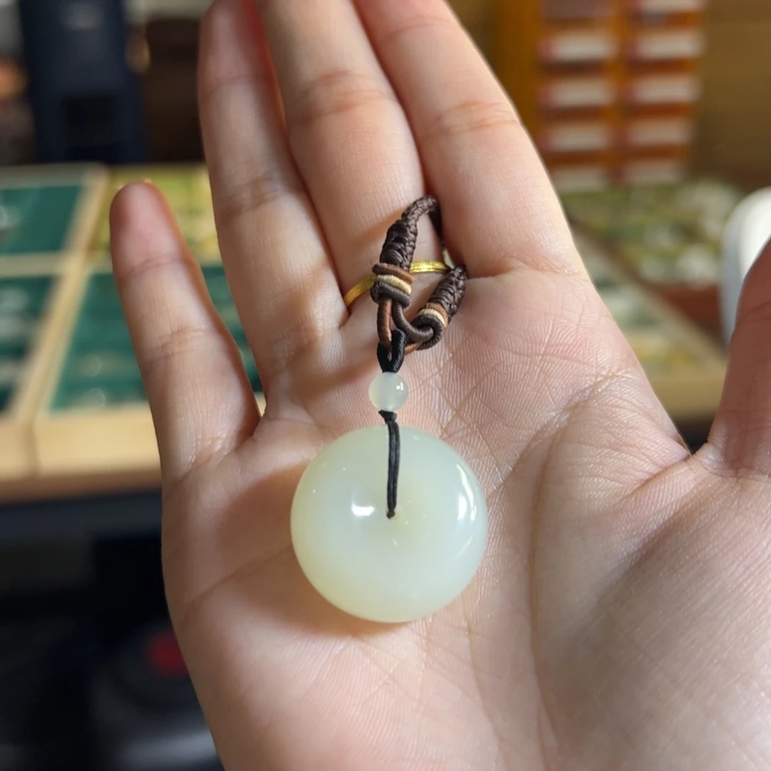 豆***手和田玉未镶嵌颈饰