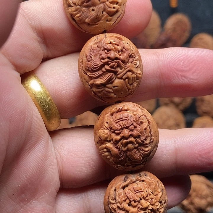 桃核浮雕钟馗百态手串