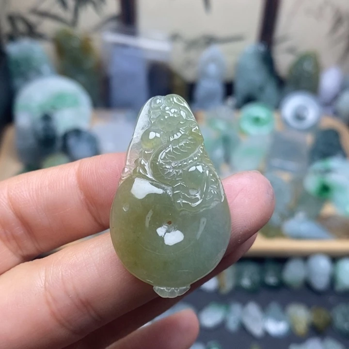 翡翠未镶嵌颈饰龙扣
