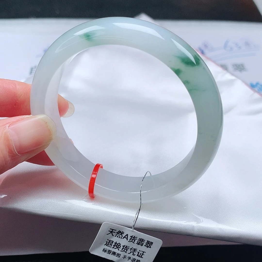 翡翠手镯未镶嵌55圈