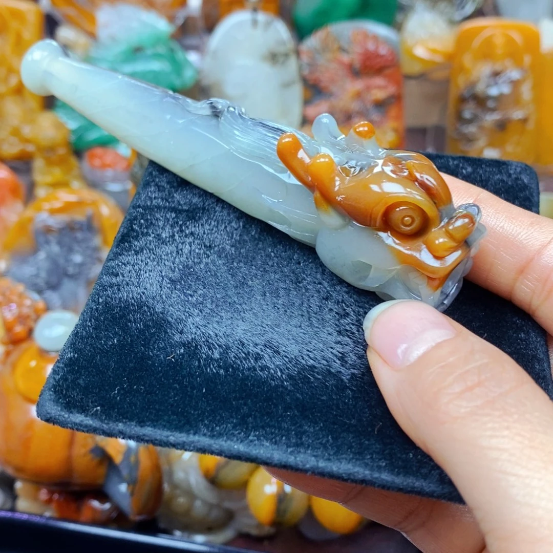 未镶嵌石英质玉（黄龙玉）颈饰