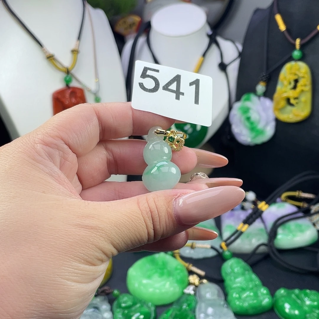 翡翠未镶嵌吊坠(赠链)