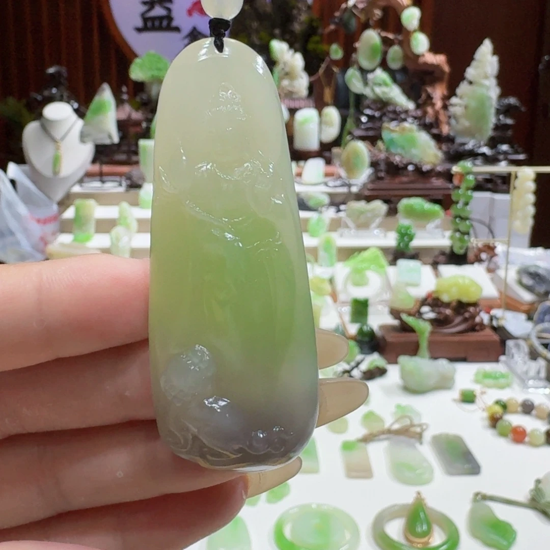 未镶嵌和田玉（翠青玉）挂件翠青三色观音