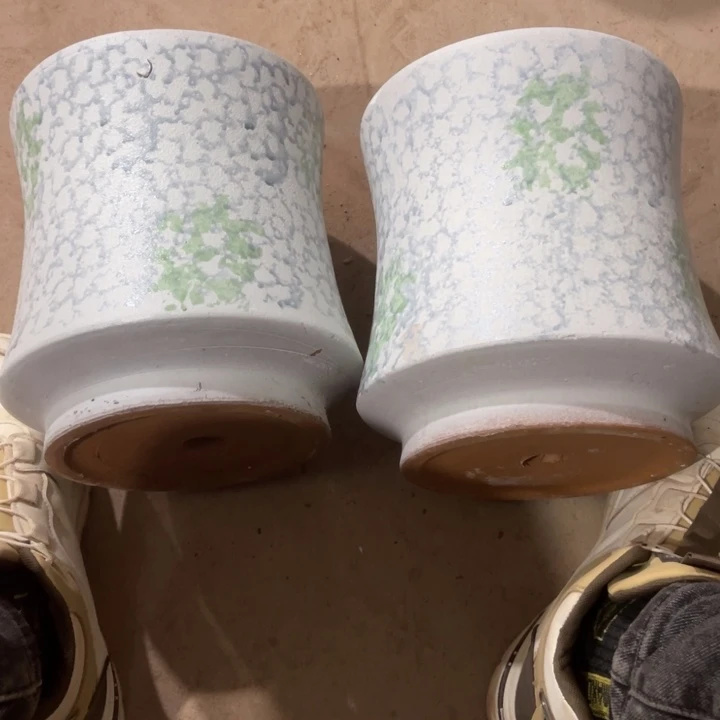 紫砂花盆口径20高度22两只小瑕疵