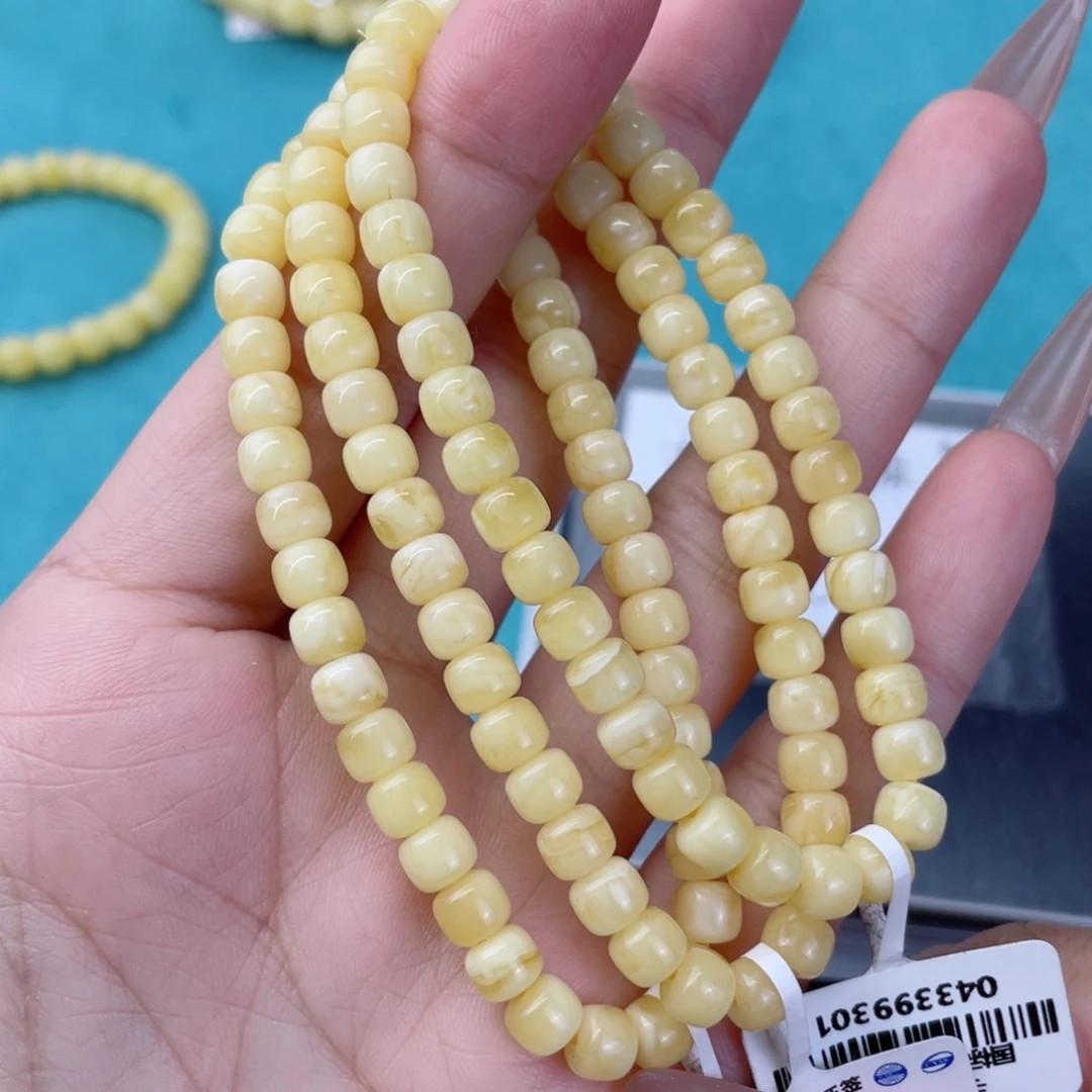 蜜蜡裸石未镶嵌多样性发其中一个