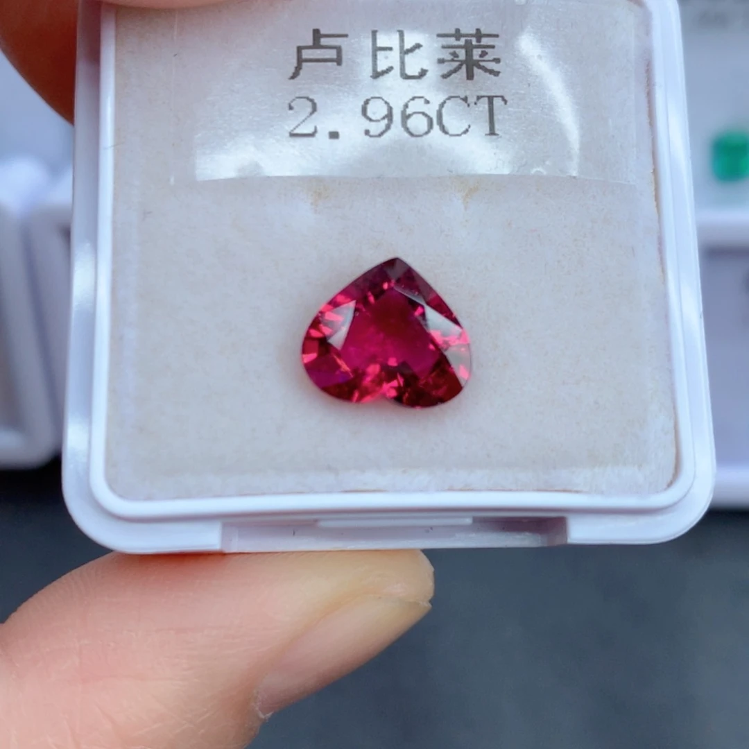 未镶嵌2.96克拉裸石红色碧玺