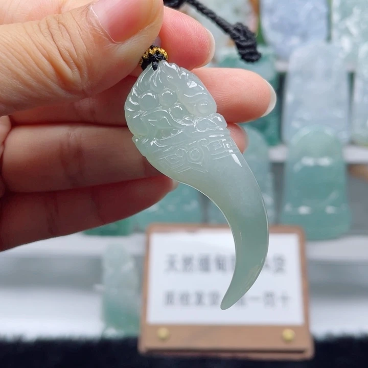 颈饰未镶嵌翡翠龙爪