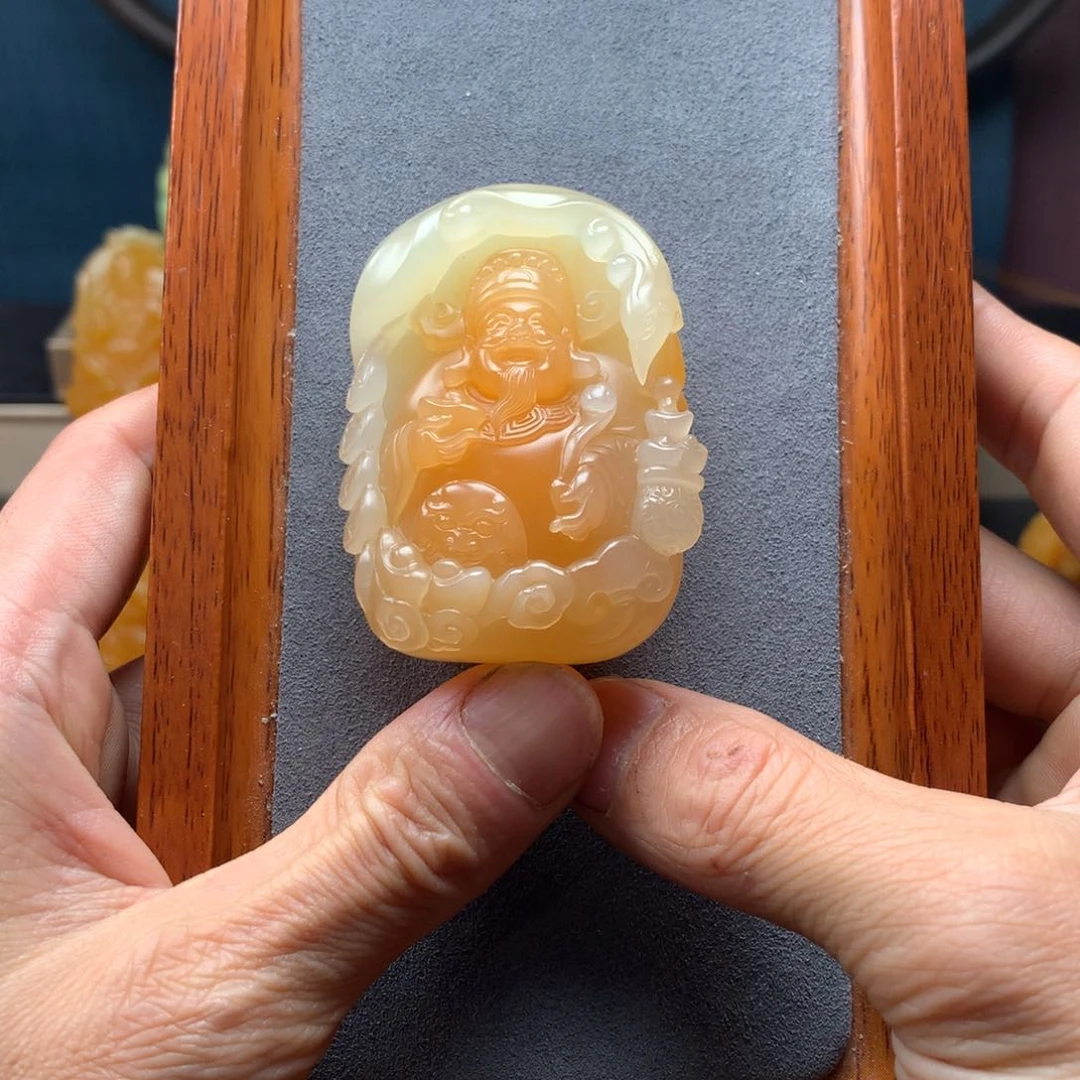 石英质玉配饰未镶嵌烂*人