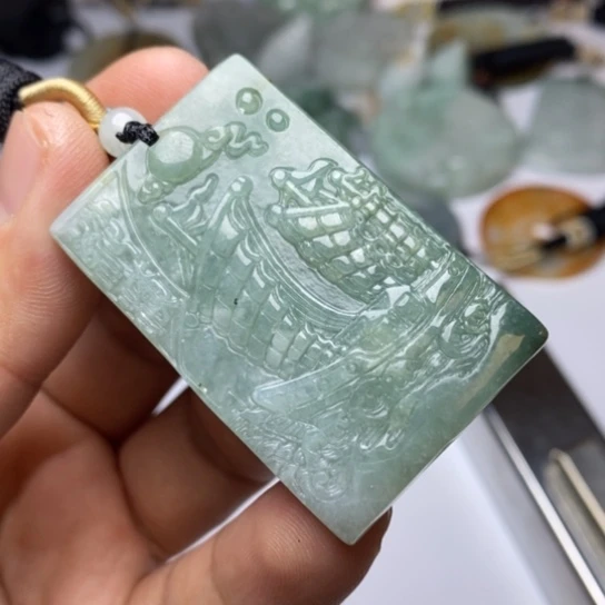 翡翠未镶嵌颈饰翡翠