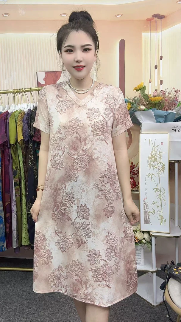 【粉颜】2025夏季新款 时尚气质显瘦百搭中长款连衣裙