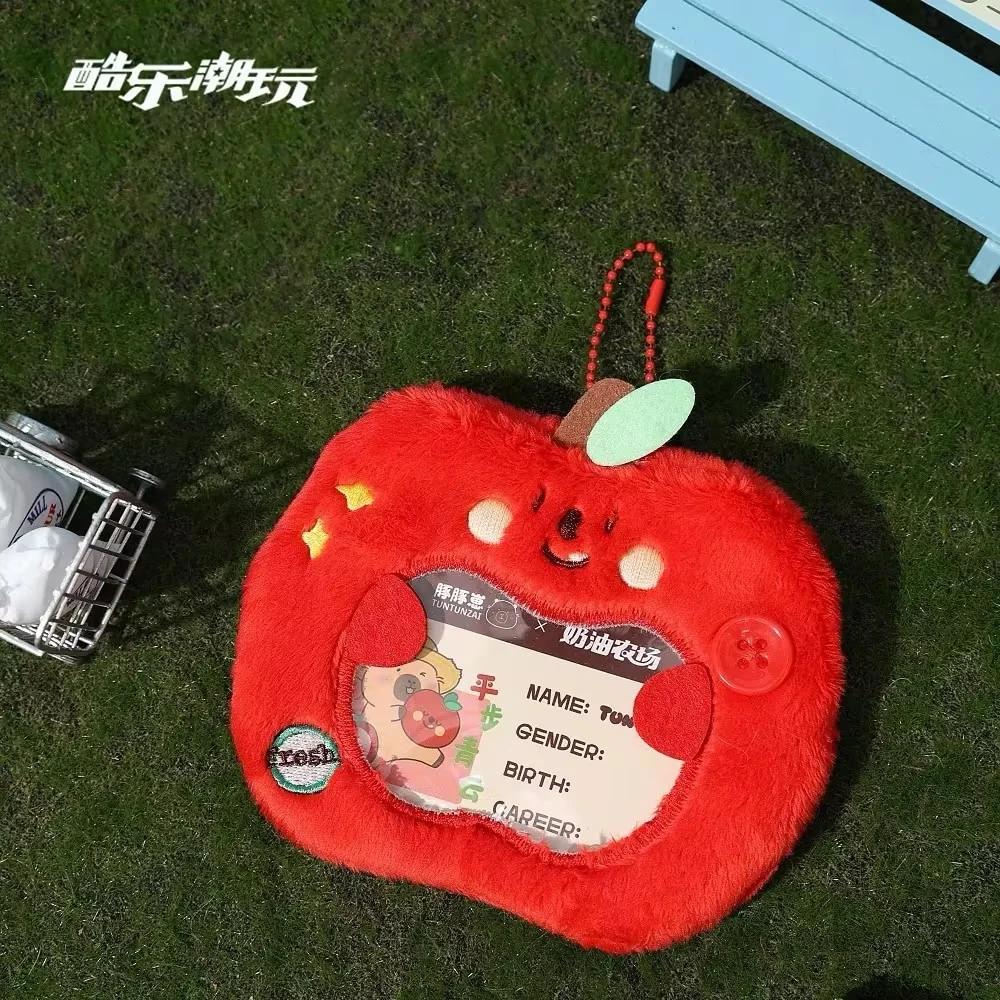 酷乐潮玩豚豚崽水豚卡皮巴拉红色卡通便携收纳苹果卡包痛包挂件