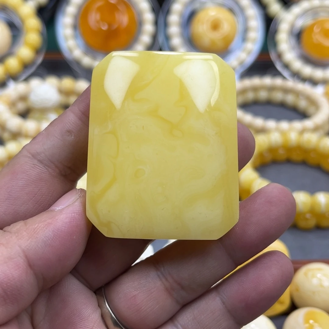 琥珀未镶嵌手串无事牌