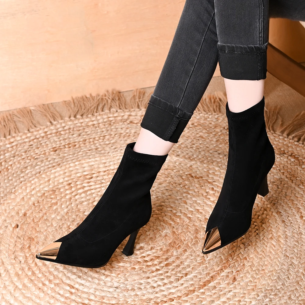 黑色铁头细跟高跟短靴女秋冬新款防踢尖头弹力瘦瘦靴套筒袜靴单靴
