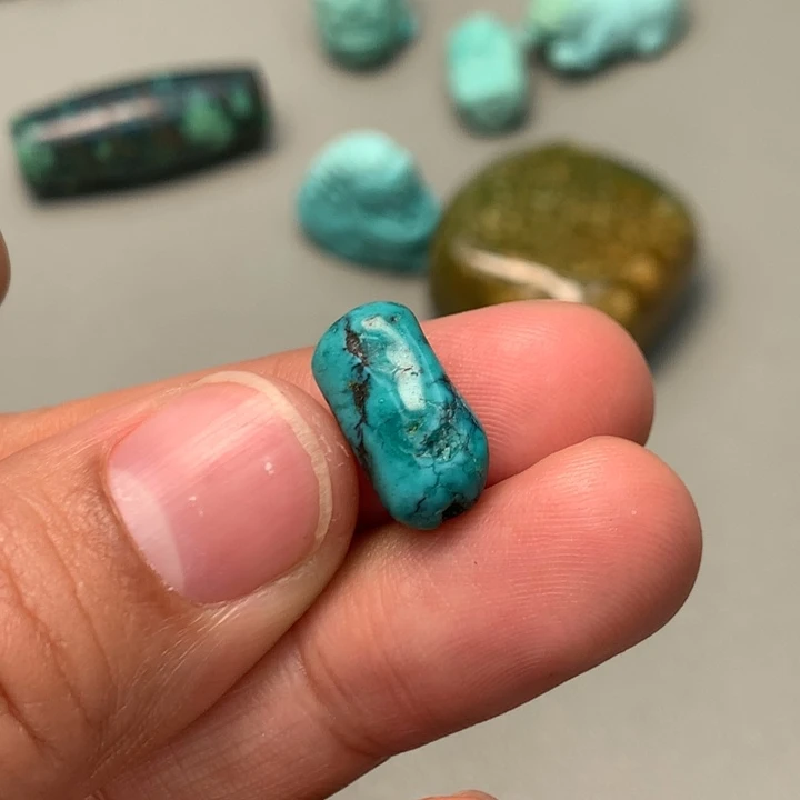 绿松石未镶嵌颈饰