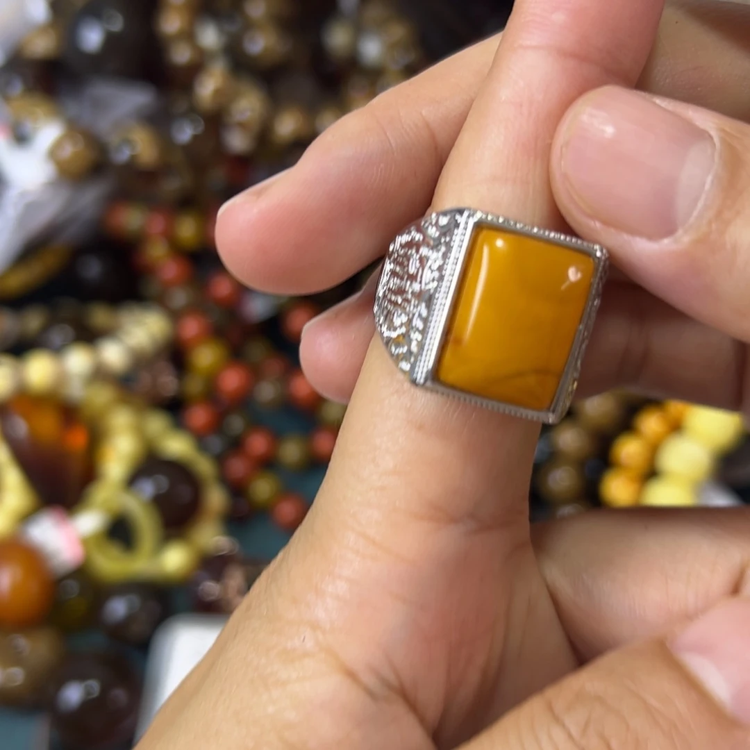 未镶嵌琥珀珠宝奇石464