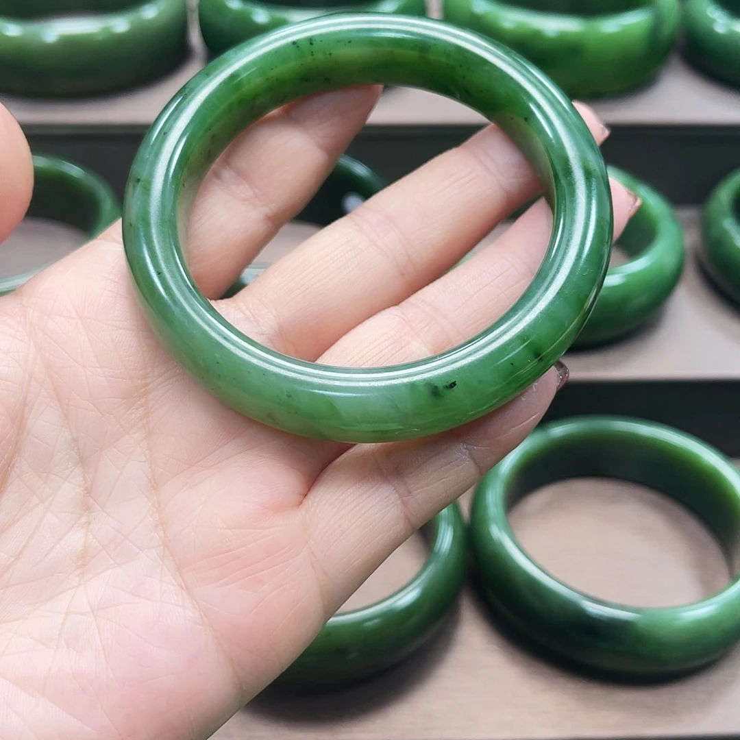 和田玉（碧玉）未镶嵌手镯