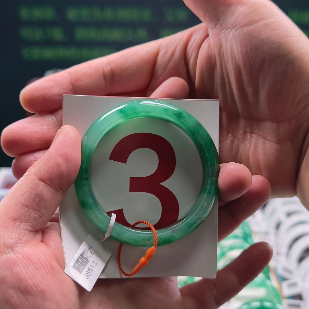 石英质玉（非洲翠）未镶嵌手镯