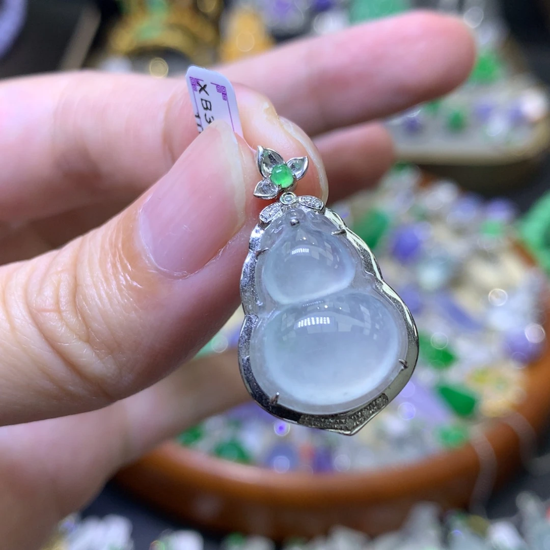 颈饰18K金镶嵌翡翠