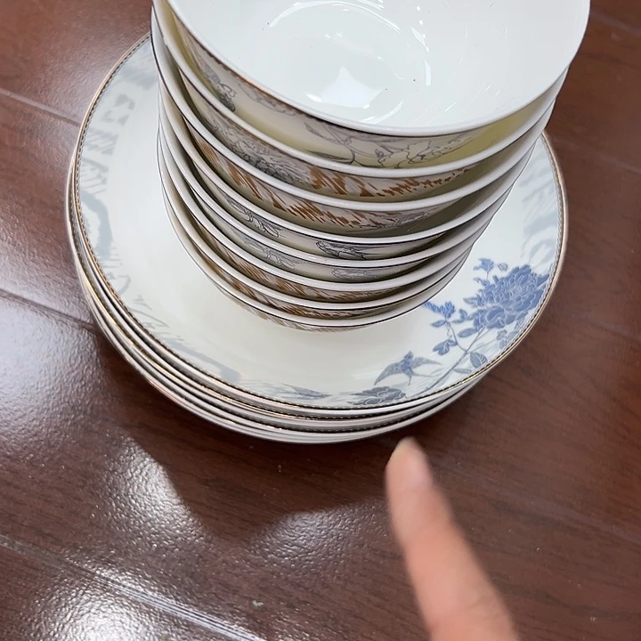 搪瓷瑕疵米饭碗8个，8寸深盘6个