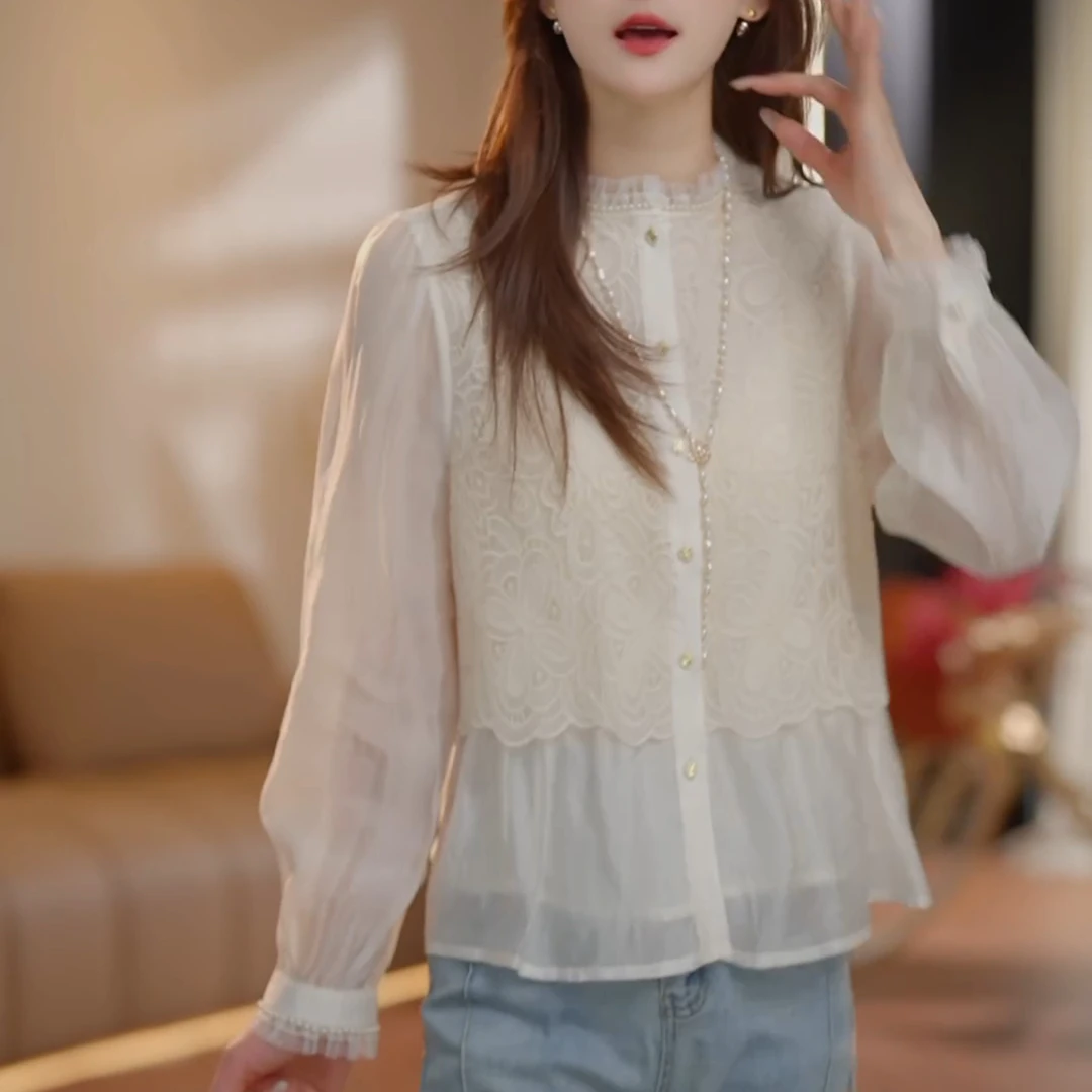 2025年春装新款圆领温柔法式蕾丝衬衫LK2502137