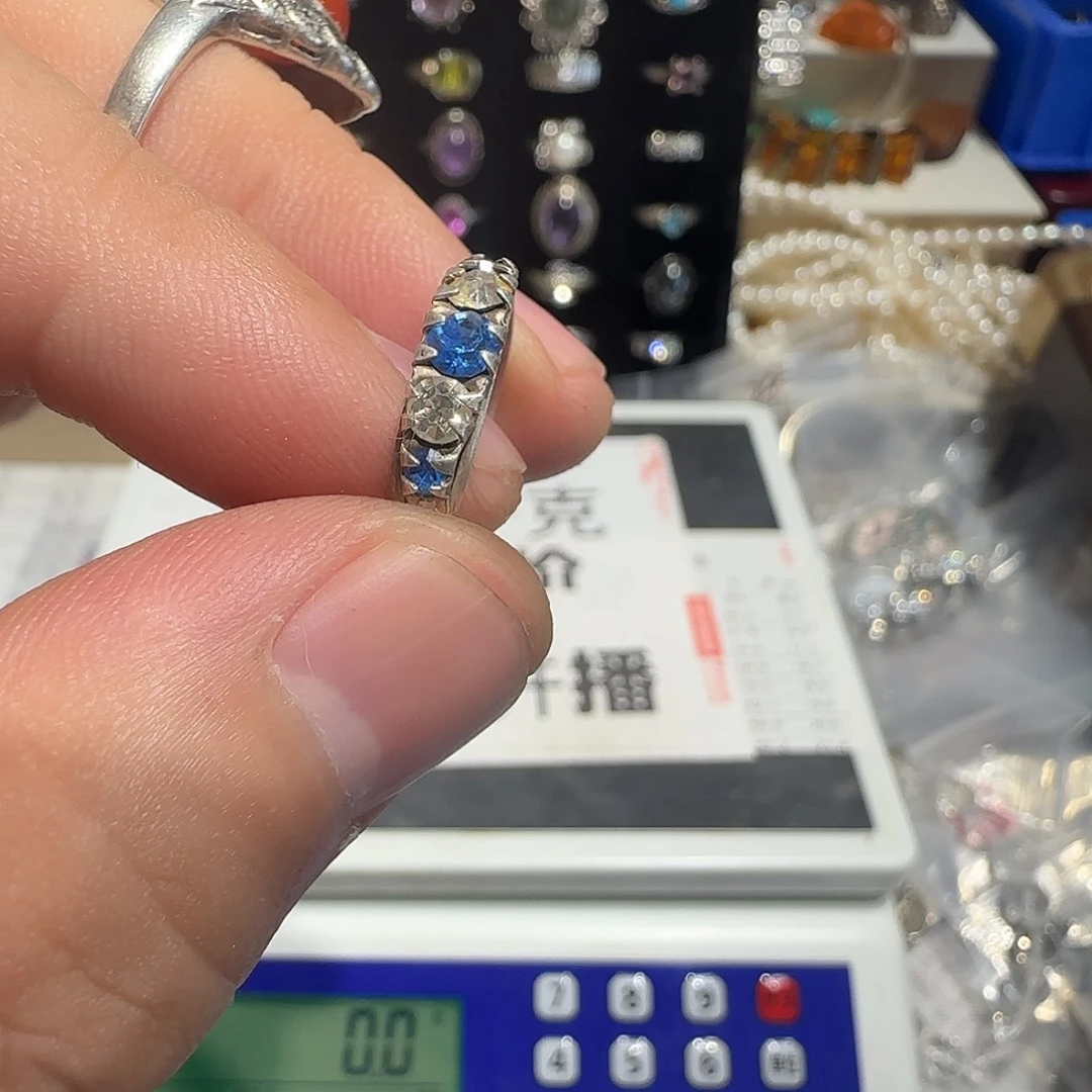 奇***诺大理石纯铜吊坠的设计也是