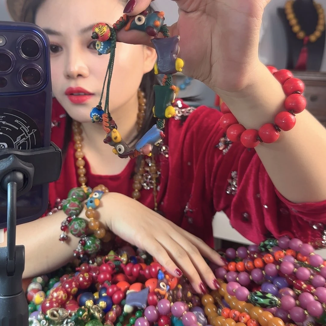 玻璃颈饰R****~老琉璃的故事是一个人的故事