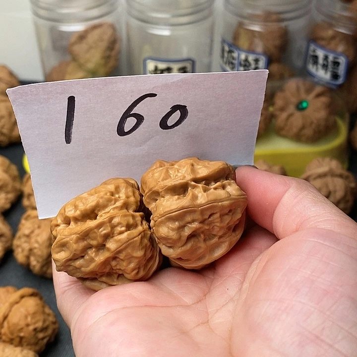 核桃蛤蟆35斤左右一个人