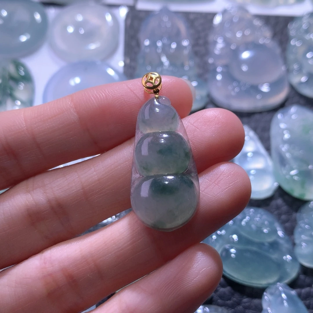 翡翠未镶嵌颈饰豆