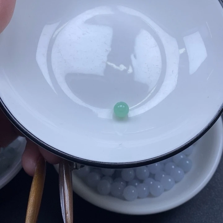 罗***罗翡翠未镶嵌颈饰翡翠