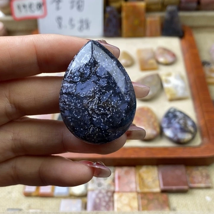 石英岩玉合金颈饰