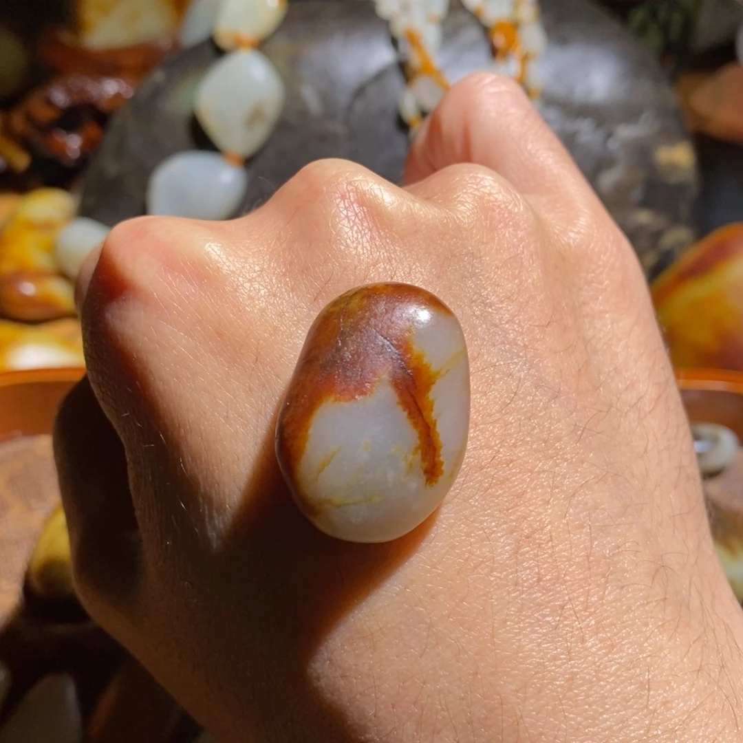 李***和田玉未镶嵌颈饰