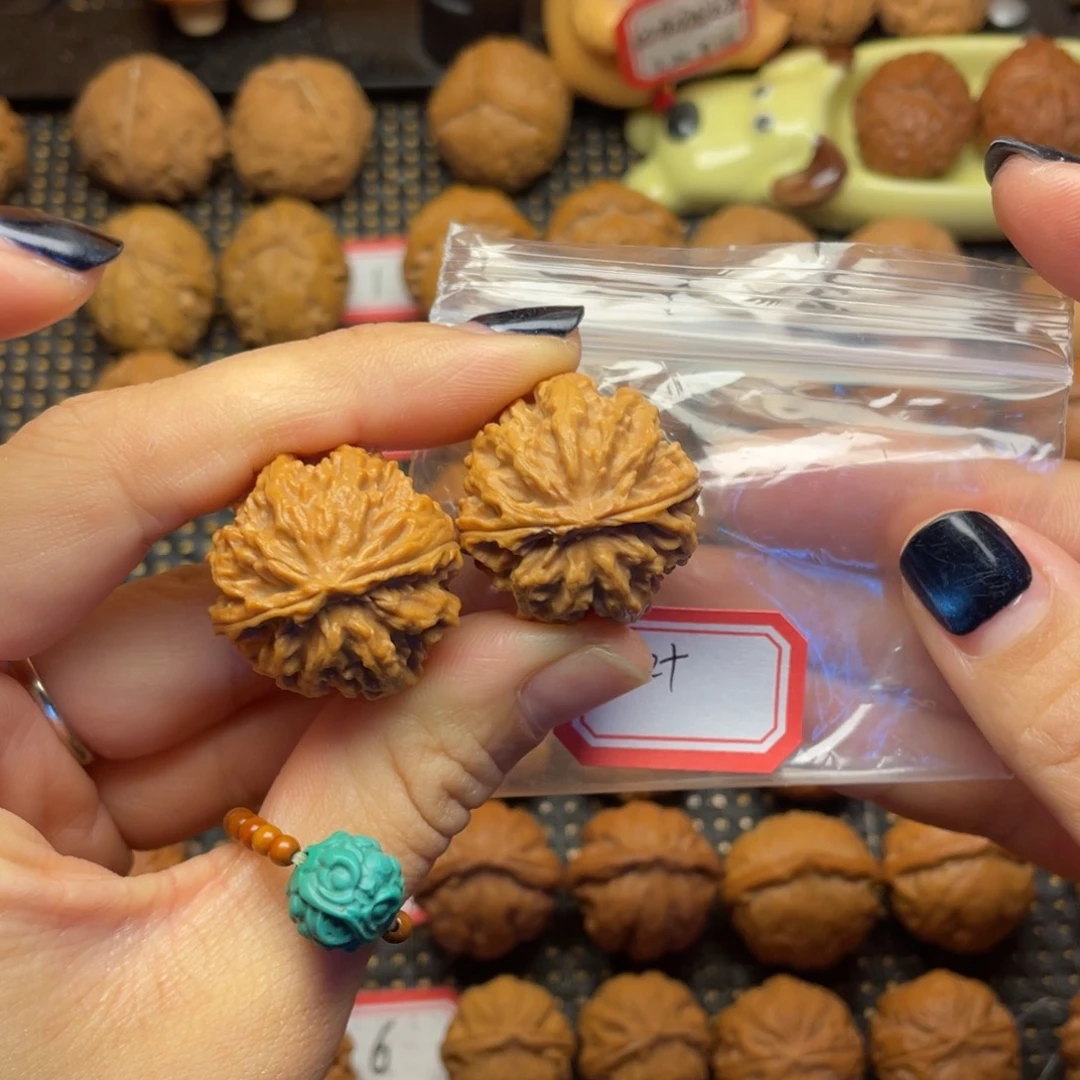 *****文玩核桃吊坠27尺小绣球