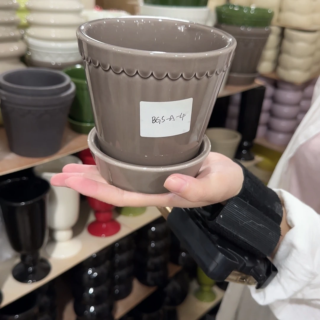 a4灰色带托花盆花盆花盆