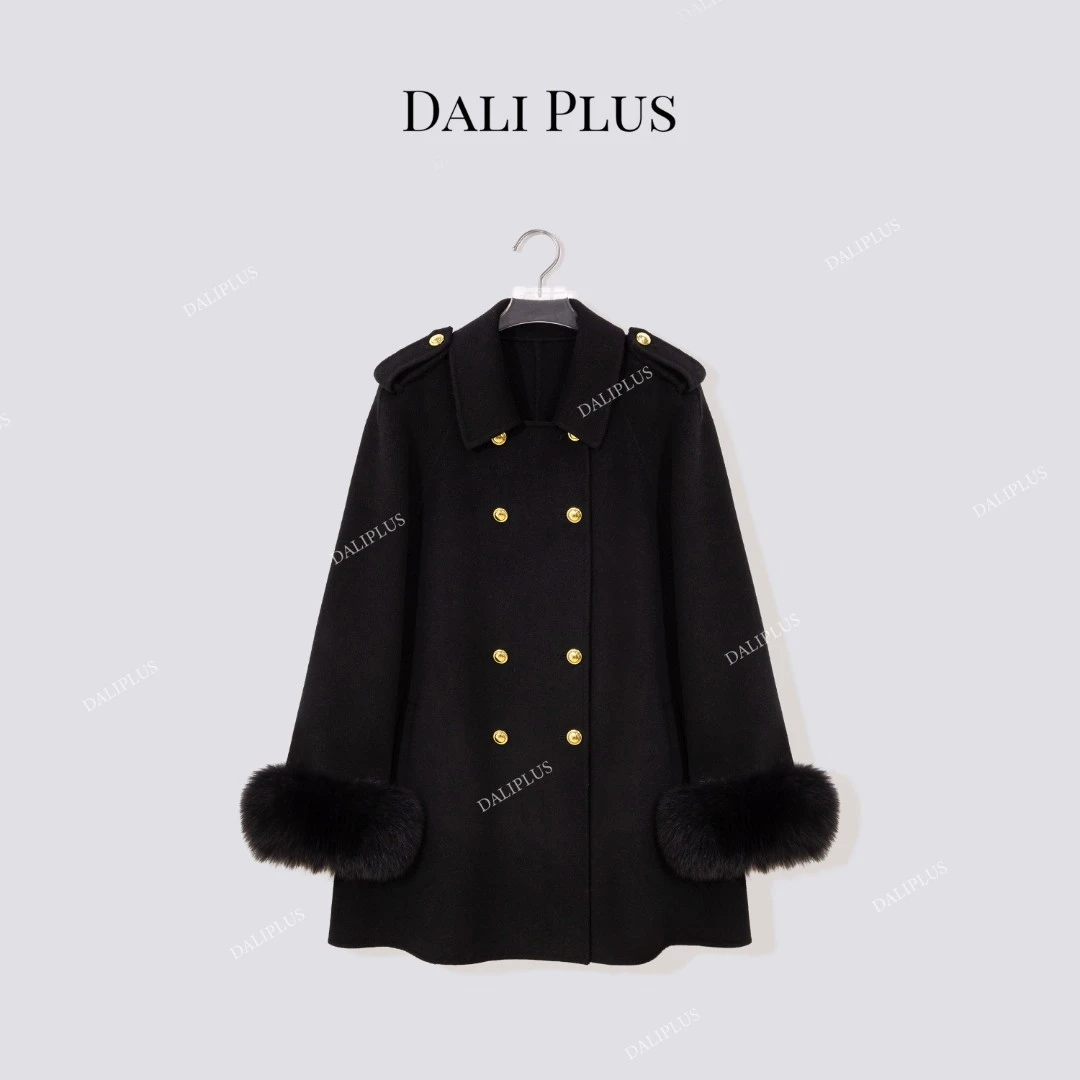 DALI PLUS 羊绒+澳毛+狐狸毛”双肩章黑金双排扣呢大衣-D5CH5203