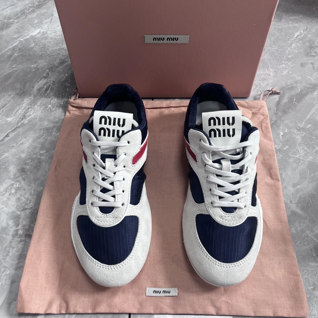未使用 MIU MIU/缪缪 37码！520胶囊系列绒面革低帮休闲单鞋 蓝白
