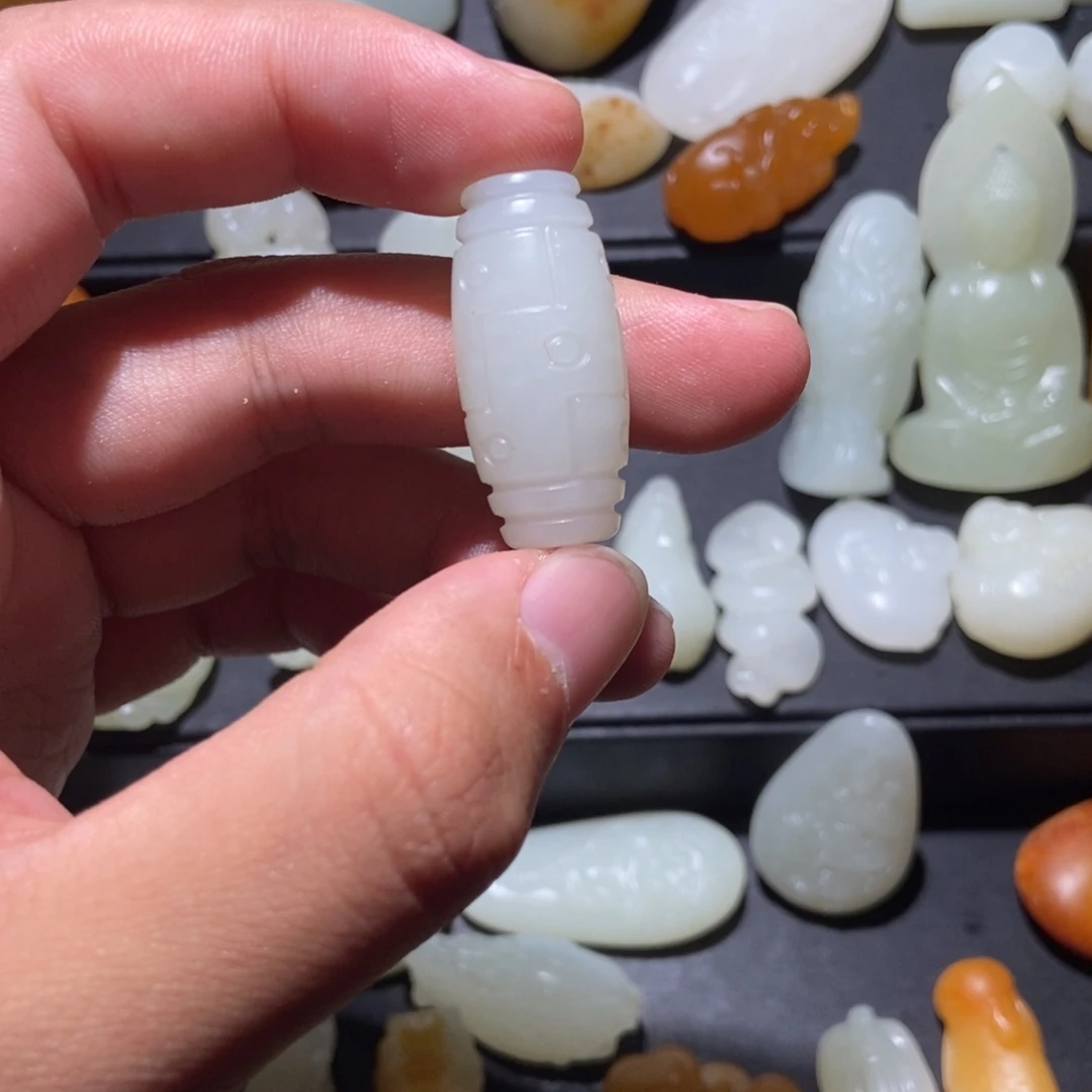 ****W和田玉未镶嵌颈饰