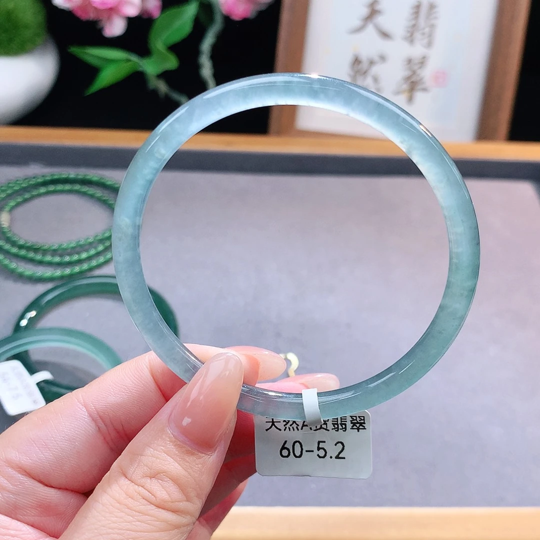 未镶嵌手镯（圆镯）翡翠