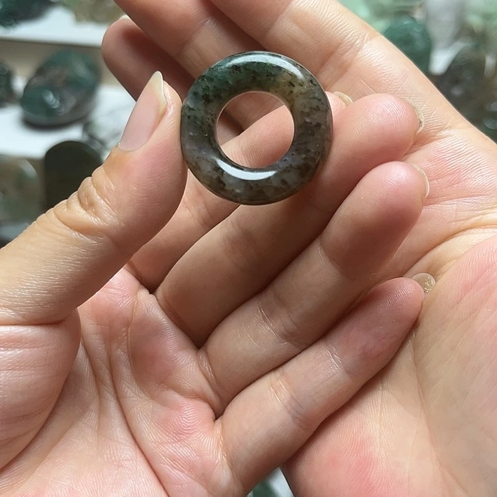 独山玉未镶嵌吊坠