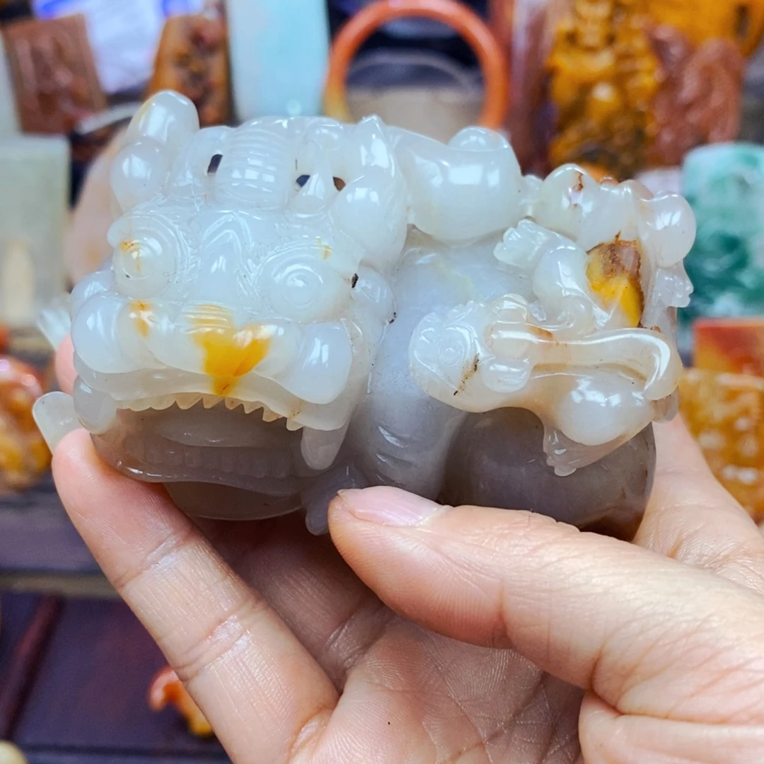 石英质玉（黄龙玉）未镶嵌颈饰