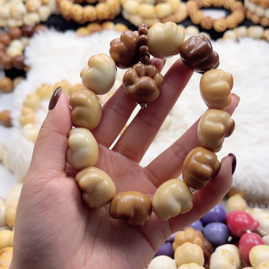 吊坠白玉菩提24+深多宝狗抓