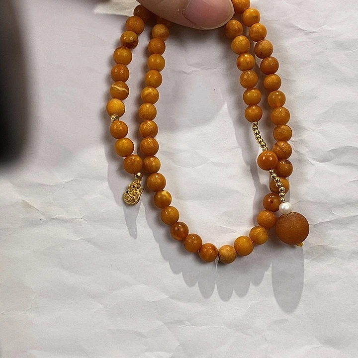 琥珀未镶嵌颈饰多人