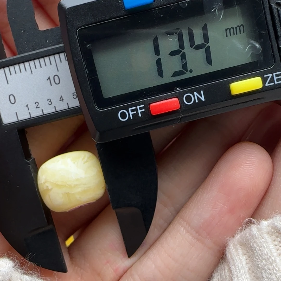 ！***嗯蜜蜡未镶嵌裸石微瑕飘花老型