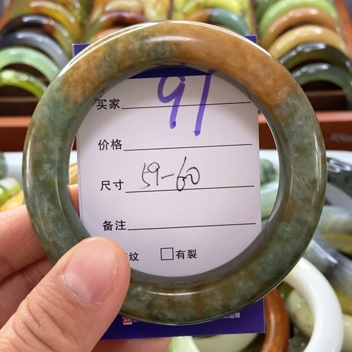 蛇纹石玉未镶嵌手镯秀***?