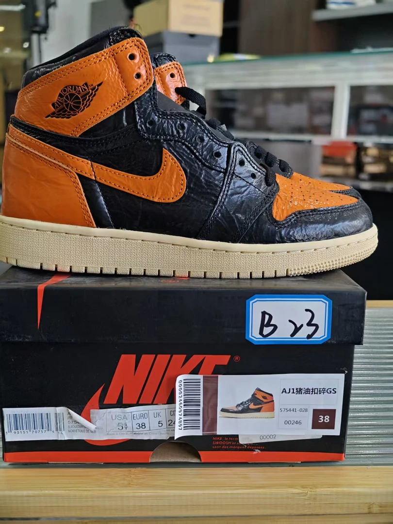 nike aj1猪油扣碎38码全新原盒B23
