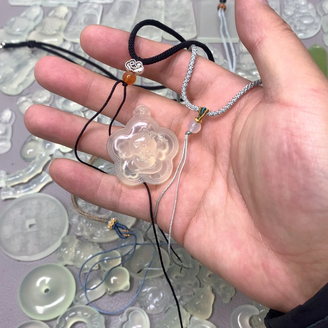 蛇纹石玉颈饰未镶嵌芒****层