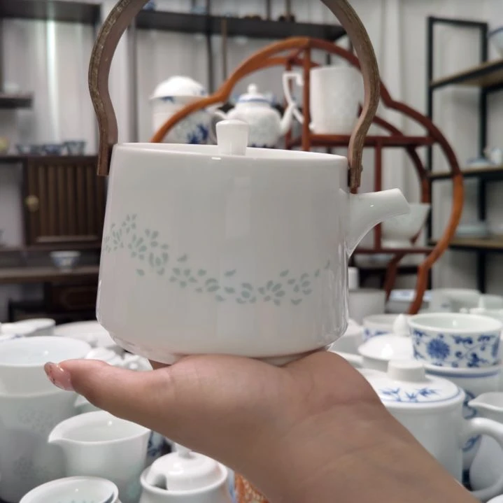 瓷玉兰花提梁壶一个景德镇