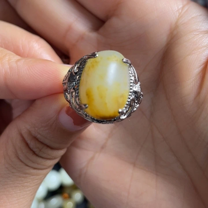 未镶嵌戒指和田玉