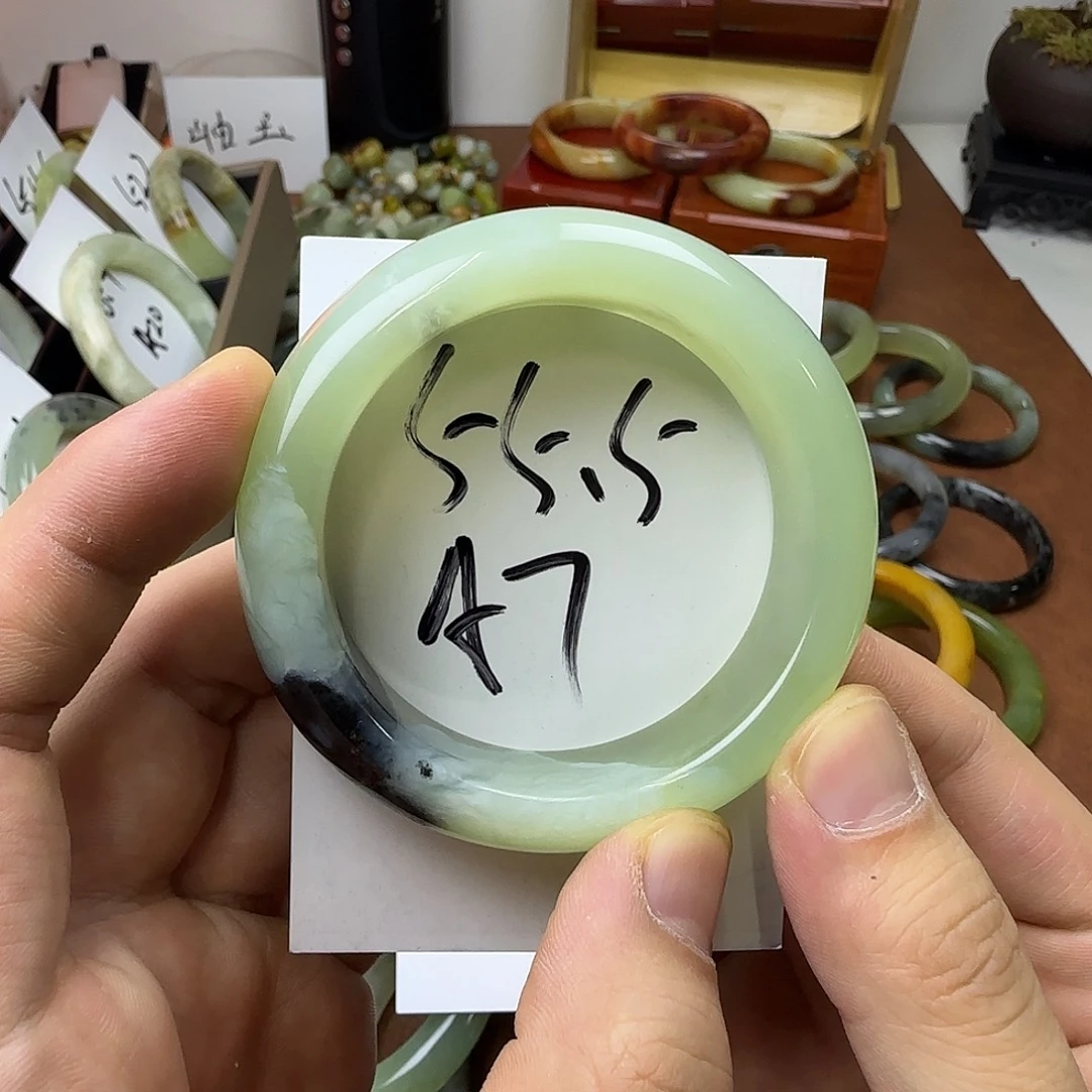 蛇纹石玉未镶嵌手镯